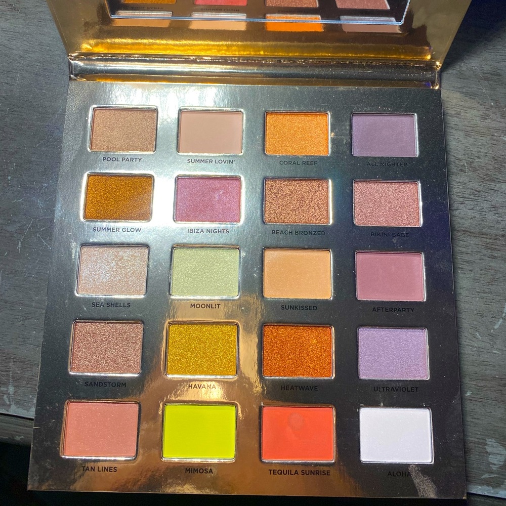 ICONIC LONDON Eye Shadow Palette- Sunrise to Sunset- 20 shades